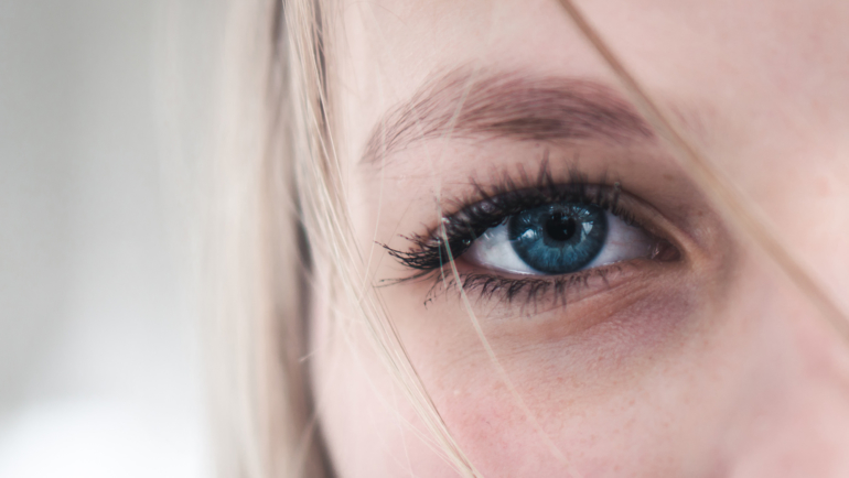 Entretien de vos sourcils, oreilles, nez-, lèvres